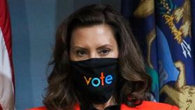 美國警方攔阻一起意圖明顯為綁架密西根州長惠特梅爾（圖）的密謀，消息傳出數小時後，惠特梅爾在演說中指稱，總統川普的言論對極端主義分子來說，已構成一種「號召」。（圖／翻攝自facebook.com/GretchenWhitmer）
