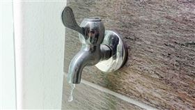 南高6區24日停水7小時  近萬戶受影響台灣自來水公司22日宣布，為配合台3線箱涵新建工程辦理管線遷移，24日上午9時至下午4時，台南、高雄共有6個行政區、9667戶停水7小時；停水後復水初期水質可能較為混濁，請用戶暫勿取用，待水清後再進水。圖為示意圖。中央社記者楊思瑞攝  109年6月22日