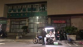 城隍廟,香腸攤,癱瘓兒,夫妻,土地銀行