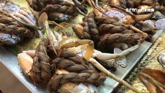 怎麼分辨新鮮螃蟹？主要看這個部位