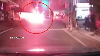 疑不滿閃燈報復　台南3男朝車射煙火