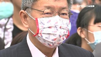 戴國旗口罩現身　柯：中華民國在台灣