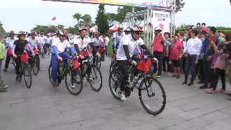 不去府前升旗　侯騎單車挑戰40公里