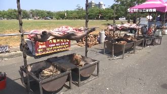 國慶焰火倒數　遊客、攤商卡好位