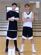 以愛之名-明星籃球公益賽雙方隊長邱勝翊（王子）、邱宇辰賽前喊話。（記者邱榮吉/攝影）