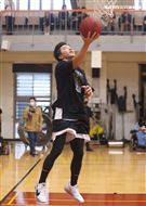 坤達以愛之名-明星籃球公益賽投球英姿。（記者邱榮吉/攝影）