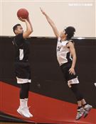 邱勝翊（王子）、邱宇辰、坤達、錢薇娟、顏行書、禾浩辰、張書豪、孫其君、陳彥允、劉書宏、李迪恩、大飛、小祿、Masha、男團泰坦TITAN團員正義、比利、吳岳擎，以愛之名-明星籃球公益賽。（記者邱榮吉/攝影）