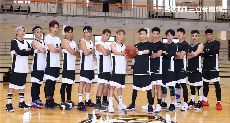 邱勝翊（王子）、邱宇辰、坤達、顏行書、禾浩辰、張書豪、孫其君、陳彥允、劉書宏、李迪恩、大飛、小祿、Masha、男團泰坦TITAN團員正義、比利、吳岳擎，以愛之名-明星籃球公益賽。（記者邱榮吉/攝影）