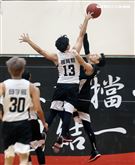 邱勝翊（王子）、邱宇辰、坤達、錢薇娟、顏行書、禾浩辰、張書豪、孫其君、陳彥允、劉書宏、李迪恩、大飛、小祿、Masha、男團泰坦TITAN團員正義、比利、吳岳擎，以愛之名-明星籃球公益賽。（記者邱榮吉/攝影）