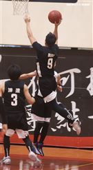 邱勝翊（王子）、邱宇辰、坤達、錢薇娟、顏行書、禾浩辰、張書豪、孫其君、陳彥允、劉書宏、李迪恩、大飛、小祿、Masha、男團泰坦TITAN團員正義、比利、吳岳擎，以愛之名-明星籃球公益賽。（記者邱榮吉/攝影）