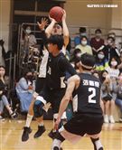 邱勝翊（王子）、邱宇辰、坤達、錢薇娟、顏行書、禾浩辰、張書豪、孫其君、陳彥允、劉書宏、李迪恩、大飛、小祿、Masha、男團泰坦TITAN團員正義、比利、吳岳擎，以愛之名-明星籃球公益賽。（記者邱榮吉/攝影）