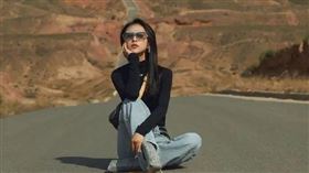 中國大陸女星賈青近日曬出美照，卻被中國交通警察局點名警告，要求她撤下照片，以免對民眾造成不良影響。微博