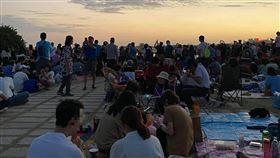 他曬5小時卡位等煙火　遊客讓他氣炸（圖／翻攝自爆怨公社臉書）