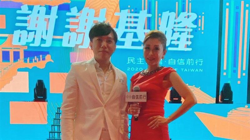 許志豪主持國慶晚會　這舉動台下嗨翻