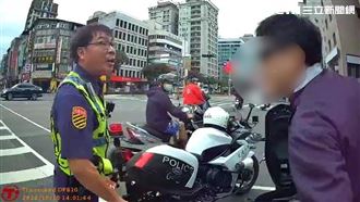 誤闖公車道不爽遭罰　中年男暴走嗆警