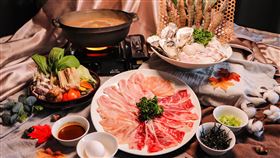 1116至1130則是菊島風味火鍋套餐，主廚特以潮汕手法佐以當地海鮮食材煲湯，微涼秋風最適合吃火鍋暖身，火鍋控千萬別錯過。（圖／昇恆昌提供）