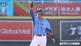 ▲富邦悍將外野手高孝儀左外野二壘安打帶有1分打點。（圖／記者劉彥池攝影）