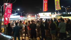 總站夜市違規開幕　中市府：若勸導無效就開罰台中市北屯區總站夜市雙十連假首日開幕湧入人潮，台中市政府11日表示，總站夜市申請營運仍複審中，未經核准許可即自行開幕，若勸導無效將開罰。（台中市政府提供）中央社記者郝雪卿傳真　109年10月11日