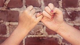 友誼,幫忙（圖／Visual hunt）