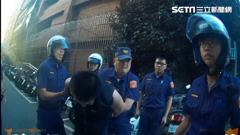 盤查遭持刀攻擊　三峽警所長骨折送醫