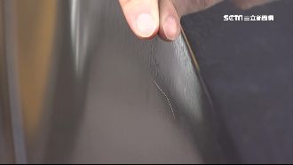 男持鑰匙刮花特斯拉　哨兵模式全都錄