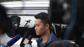 管浩鳴：陳同佳沒有改變赴台自首意願香港聖公會教省祕書長管浩鳴25日向媒體說，承認在台灣殺害女友的陳同佳沒有改變赴台自首意願。圖為陳同佳10月在港出獄後表示願意赴台自首。中央社記者張謙香港攝  108年12月25日