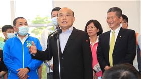 蘇貞昌接受媒體訪問行政院長蘇貞昌（中）12日視察國家電影及視聽文化中心新莊1期場館，並接受媒體訪問。左為新北市長侯友宜，右為文化部長李永得。中央社記者吳家昇攝　109年10月12日