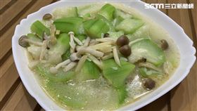 醫師提醒吃到帶有苦味的絲瓜時，雖然不至於會致命，但務必立即停止食用，以免產生腹瀉問題（圖／亞大醫院提供）