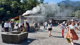 中秋國慶連假　清水地熱公園成宜蘭最夯宜蘭縣政府12日表示，日前中秋與國慶連假，清水地熱公園成宜蘭旅遊人氣王，入園總遊客達3萬6480人次。園區湯屋預計民國110年完工開放後，屆時勢必吸引更多人潮。（宜蘭縣政府提供）中央社記者沈如峰宜蘭傳真　109年10月12日