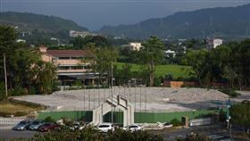 南投縣議會舊址開發招商流標南投縣議會舊址（圖）位於縣府斜對面，是南投市精華地帶，不過腹地不大，舊大樓已拆除，南投縣政府規劃招商委外經營，秀泰集團曾遞交投資意願書表態有高度意願在南投興建影城，不料至今沒進展，招商流標。中央社記者蕭博陽南投攝　109年10月12日