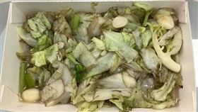 外送炒青菜　高麗菜都爛了（圖／翻攝自爆怨公社臉書）
