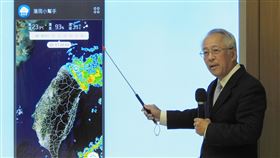 科技部落雨小幫手APP上線科技部於13日舉行記者會，國家災害防救科技中心主任陳宏宇表示，民眾使用落雨小幫手APP，就可以看到所在位置大約半徑10公里範圍之內，過去20分鐘到未來1小時的降雨趨勢。（科技部提供）中央社記者蘇思云傳真  109年10月13日