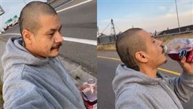 內森邊滑滑板，邊喝蔓越莓汁，竟意外爆紅。（圖／翻攝自抖音／420doggface208）