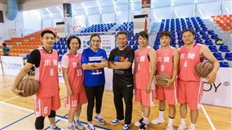 周俊三合體錢薇娟　勾射得分球迷全哭