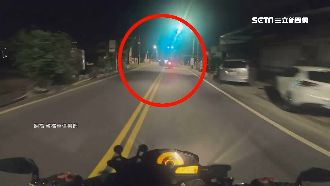 休旅車闖燈險撞死人　竟嗆：舉發我啊