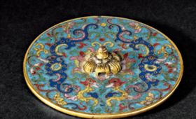 ▲小舅子偷拿姊夫寶貝上鑑寶節目。（圖／翻攝自微博）