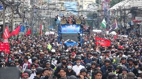 泰國上千民眾街頭遊行 要求總理下台