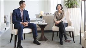 ▲旅日投手陳偉殷、總統蔡英文。（圖／翻攝自蔡英文推特）