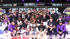 NBA／快艇搞砸3：1　湖人笑翻天
NBA,洛杉磯湖人,洛杉磯快艇,洛城內戰,總冠軍,3：1
翻攝自NBA官方推特