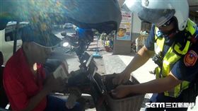 花蓮,玉里分局,警察,超商,老翁（圖／玉里分局提供）