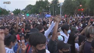 反政府抗議再升級！泰國宣布緊急狀態