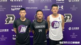 新竹攻城獅總教練林冠綸，球員吳岱豪、成力煥。（圖／記者劉家維攝影）