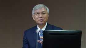 楊金龍：新台幣匯率28元短期成新常態新台幣近期漲勢凌厲，升破29元整數關卡、站穩28元，中央銀行總裁楊金龍（圖）15日在立法院財委會進行業務報告時坦言，28元的新台幣匯率「短期」或許會成為新常態，也許半年到1年。中央社記者徐肇昌攝  109年10月15日