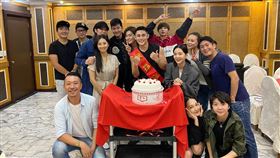 陳奕正式退伍，不少圈內重量級偶像皆到場。（圖／翻攝自陳奕IG）