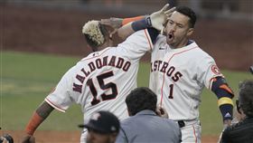 ▲柯瑞亞（Carlos Correa）敲出再見全壘打。（圖／美聯社／達志影像）