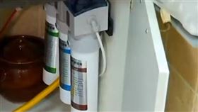 師傅接錯淨水器！全家慘喝3年「軟化鹽」…3寶媽泡奶崩潰（圖／翻攝自微博）