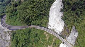 阿里山公路十字村路段建明隧道  管制通行阿里山公路（台18線）78.3公里、79公里等2處因坍方災害，公路總局決定在坍方路段興建明隧道，提升抗災能力，保障用路人安全。施工期間1年，即日起進行交通管制，採道路單線雙向管制通行。（公路總局第五區養護工程處提供）中央社記者黃國芳傳真　109年10月16日