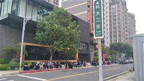 排隊2天就賺60萬！專家揭投資客購屋套利「五大新玩法」。（圖／竹北房市大小事）