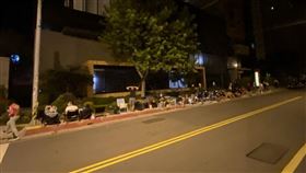 排隊2天就賺60萬！專家揭投資客購屋套利「五大新玩法」。（圖／竹北房市大小事）