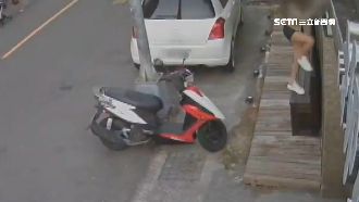 爬屋頂拍照毀木門　長腿網美道歉了